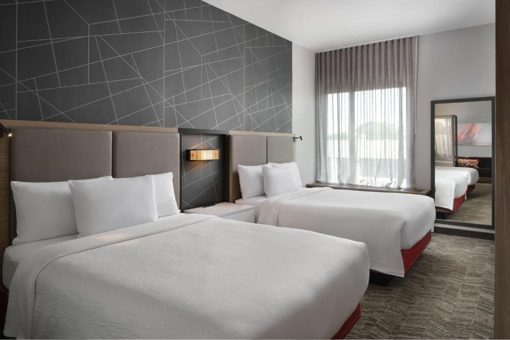 Queen Suite with Two Queen Beds, Roll-In Shower and Trundle Sofa - Mobility Access/Communication Assistance interior